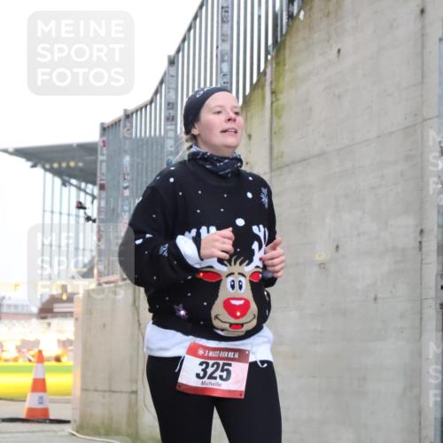 08.12.2024 - St. Pauli X-Mass-Run No. 14 H.Heesch http://msf.ph/oto/7499079 08.12.2024 10:09:22 Ziel 325, 930, 1156, 1159, 2205, 325, 2749, 2752 meine-sportfotos.de
