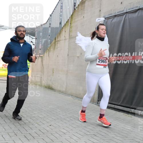 08.12.2024 - St. Pauli X-Mass-Run No. 14 H.Heesch http://msf.ph/oto/7499088 08.12.2024 10:02:23 Ziel 86, 1784, 2302, 2361, 2362, 2817, 2826, 2965, 3093, 3304, 588, 1784, 2780, 2965, 3304 meine-sportfotos.de