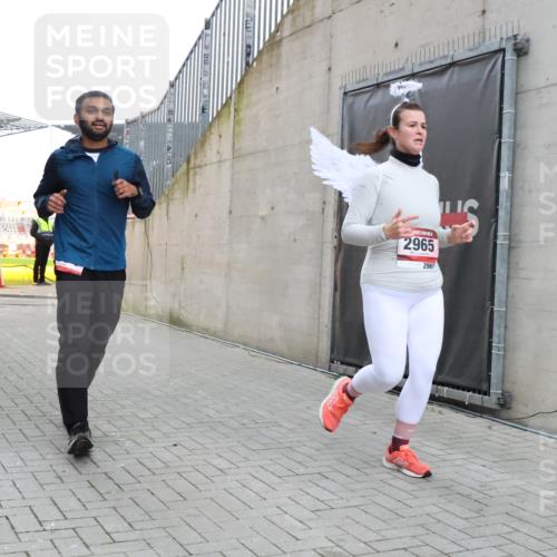 08.12.2024 - St. Pauli X-Mass-Run No. 14 H.Heesch http://msf.ph/oto/7499105 08.12.2024 10:02:23 Ziel 86, 1784, 2302, 2361, 2362, 2817, 2826, 2965, 3093, 3304, 588, 1784, 2780, 2965, 3304 meine-sportfotos.de