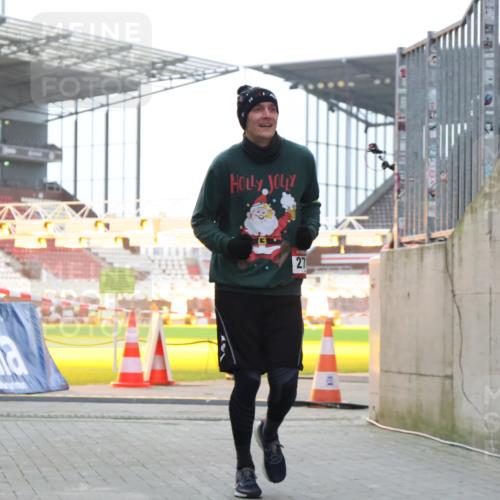 08.12.2024 - St. Pauli X-Mass-Run No. 14 H.Heesch http://msf.ph/oto/7499132 08.12.2024 10:02:28 Ziel 1784, 2817, 2965, 3093, 3304, 588, 838, 2780, 3255 meine-sportfotos.de
