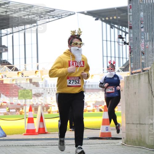 08.12.2024 - St. Pauli X-Mass-Run No. 14 H.Heesch http://msf.ph/oto/7499151 08.12.2024 10:09:25 Ziel 325, 930, 1156, 1159, 2205, 343, 2749, 2752 meine-sportfotos.de