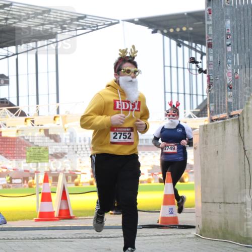 08.12.2024 - St. Pauli X-Mass-Run No. 14 H.Heesch http://msf.ph/oto/7499152 08.12.2024 10:09:25 Ziel 325, 930, 1156, 1159, 2205, 343, 2749, 2752 meine-sportfotos.de