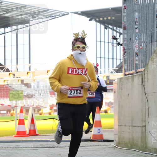 08.12.2024 - St. Pauli X-Mass-Run No. 14 H.Heesch http://msf.ph/oto/7499166 08.12.2024 10:09:25 Ziel 325, 930, 1156, 1159, 2205, 343, 2749, 2752 meine-sportfotos.de