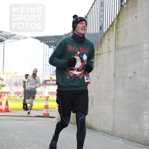08.12.2024 - St. Pauli X-Mass-Run No. 14 H.Heesch http://msf.ph/oto/7499195 08.12.2024 10:02:29 Ziel 1784, 2817, 2965, 3304, 588, 838, 2780, 3255 meine-sportfotos.de