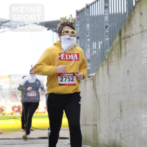 08.12.2024 - St. Pauli X-Mass-Run No. 14 H.Heesch http://msf.ph/oto/7499219 08.12.2024 10:09:26 Ziel 325, 930, 1156, 1159, 2205, 343, 2749, 2752 meine-sportfotos.de