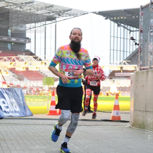 08.12.2024 - St. Pauli X-Mass-Run No. 14 H.Heesch http://msf.ph/oto/7499227 08.12.2024 10:02:31 Ziel 588, 1784, 2780, 2817, 2965, 3304, 588, 838, 2780, 3255 meine-sportfotos.de