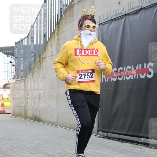 08.12.2024 - St. Pauli X-Mass-Run No. 14 H.Heesch http://msf.ph/oto/7499236 08.12.2024 10:09:27 Ziel 325, 930, 1156, 1159, 2205, 2752, 343, 2749, 2752 meine-sportfotos.de