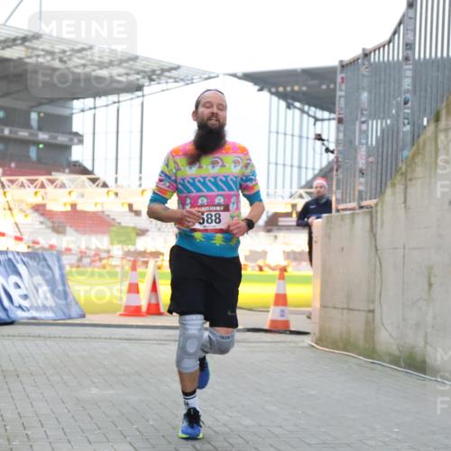 08.12.2024 - St. Pauli X-Mass-Run No. 14 H.Heesch http://msf.ph/oto/7499255 08.12.2024 10:02:31 Ziel 588, 1784, 2780, 2817, 2965, 3304, 588, 838, 2780, 3255 meine-sportfotos.de