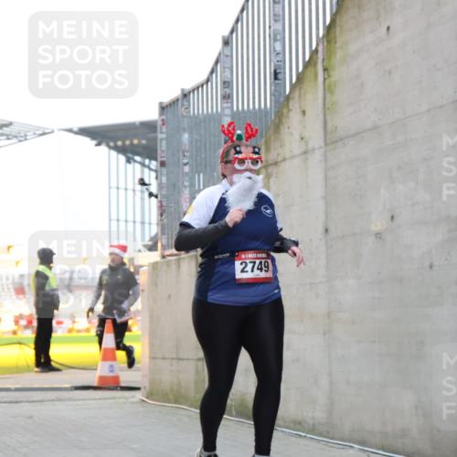 08.12.2024 - St. Pauli X-Mass-Run No. 14 H.Heesch http://msf.ph/oto/7499260 08.12.2024 10:09:29 Ziel 325, 930, 1156, 1159, 2205, 2749, 2752, 343, 2749, 2752 meine-sportfotos.de