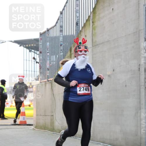 08.12.2024 - St. Pauli X-Mass-Run No. 14 H.Heesch http://msf.ph/oto/7499284 08.12.2024 10:09:29 Ziel 325, 930, 1156, 1159, 2205, 2749, 2752, 343, 2749, 2752 meine-sportfotos.de