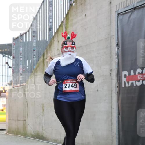 08.12.2024 - St. Pauli X-Mass-Run No. 14 H.Heesch http://msf.ph/oto/7499311 08.12.2024 10:09:29 Ziel 325, 930, 1156, 1159, 2205, 2749, 2752, 343, 2749, 2752 meine-sportfotos.de
