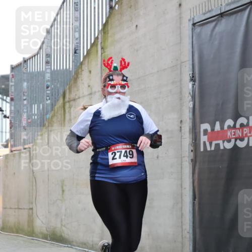 08.12.2024 - St. Pauli X-Mass-Run No. 14 H.Heesch http://msf.ph/oto/7499319 08.12.2024 10:09:29 Ziel 325, 930, 1156, 1159, 2205, 2749, 2752, 343, 2749, 2752 meine-sportfotos.de
