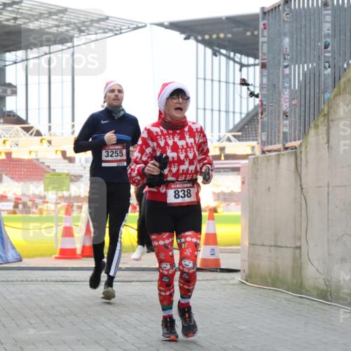 08.12.2024 - St. Pauli X-Mass-Run No. 14 H.Heesch http://msf.ph/oto/7499320 08.12.2024 10:02:33 Ziel 588, 1784, 2780, 2817, 2965, 3304, 588, 838, 3255 meine-sportfotos.de