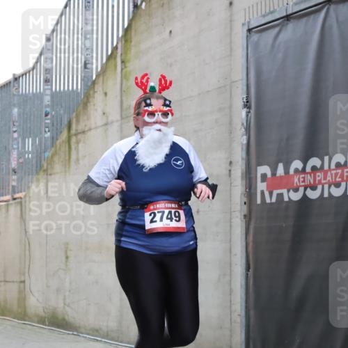 08.12.2024 - St. Pauli X-Mass-Run No. 14 H.Heesch http://msf.ph/oto/7499325 08.12.2024 10:09:29 Ziel 325, 930, 1156, 1159, 2205, 2749, 2752, 343, 2749, 2752 meine-sportfotos.de