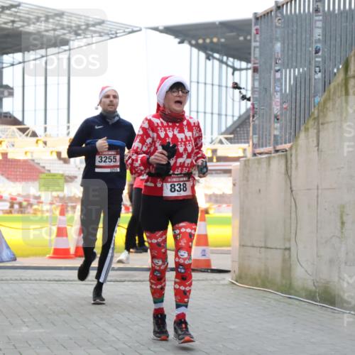 08.12.2024 - St. Pauli X-Mass-Run No. 14 H.Heesch http://msf.ph/oto/7499328 08.12.2024 10:02:33 Ziel 588, 1784, 2780, 2817, 2965, 3304, 588, 838, 3255 meine-sportfotos.de