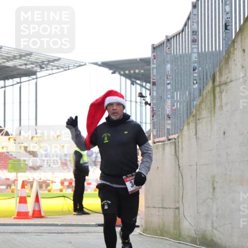 08.12.2024 - St. Pauli X-Mass-Run No. 14 H.Heesch http://msf.ph/oto/7499332 08.12.2024 10:09:31 Ziel 325, 1156, 2749, 2752, 343, 2749 meine-sportfotos.de