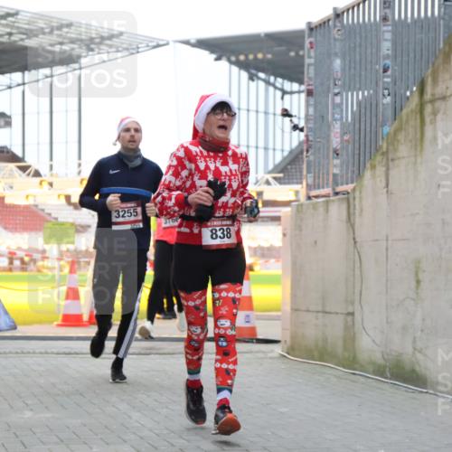 08.12.2024 - St. Pauli X-Mass-Run No. 14 H.Heesch http://msf.ph/oto/7499334 08.12.2024 10:02:33 Ziel 588, 1784, 2780, 2817, 2965, 3304, 588, 838, 3255 meine-sportfotos.de