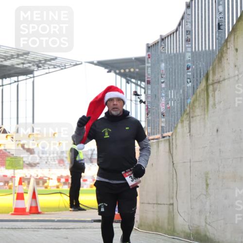 08.12.2024 - St. Pauli X-Mass-Run No. 14 H.Heesch http://msf.ph/oto/7499338 08.12.2024 10:09:31 Ziel 325, 1156, 2749, 2752, 343, 2749 meine-sportfotos.de