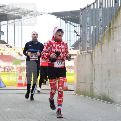08.12.2024 - St. Pauli X-Mass-Run No. 14 H.Heesch http://msf.ph/oto/7499341 08.12.2024 10:02:33 Ziel 588, 1784, 2780, 2817, 2965, 3304, 588, 838, 3255 meine-sportfotos.de