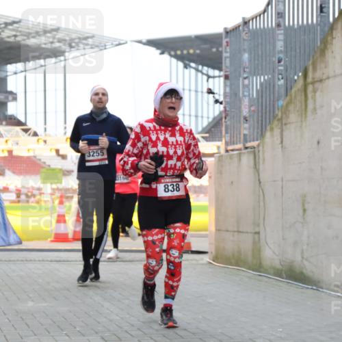 08.12.2024 - St. Pauli X-Mass-Run No. 14 H.Heesch http://msf.ph/oto/7499346 08.12.2024 10:02:34 Ziel 588, 838, 1784, 2780, 2965, 3304, 838, 3255 meine-sportfotos.de