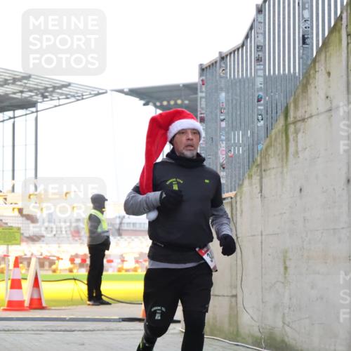 08.12.2024 - St. Pauli X-Mass-Run No. 14 H.Heesch http://msf.ph/oto/7499359 08.12.2024 10:09:32 Ziel 325, 343, 1156, 2749, 2752, 343 meine-sportfotos.de
