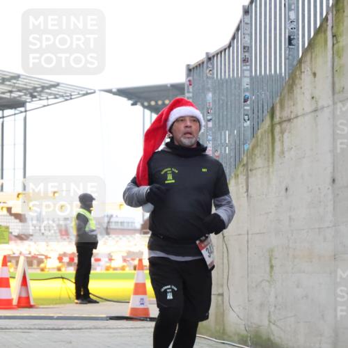 08.12.2024 - St. Pauli X-Mass-Run No. 14 H.Heesch http://msf.ph/oto/7499369 08.12.2024 10:09:32 Ziel 325, 343, 1156, 2749, 2752, 343 meine-sportfotos.de