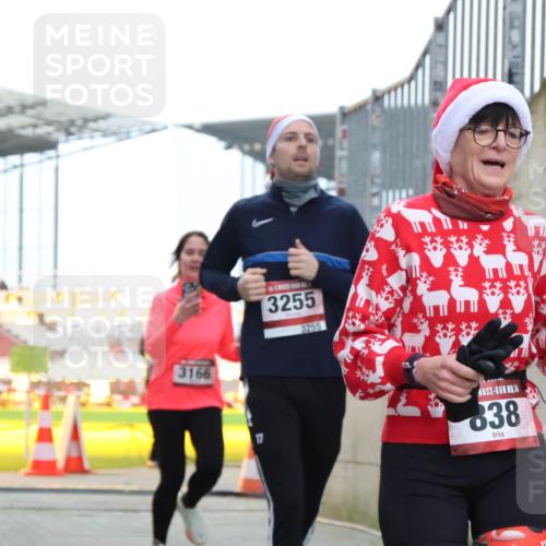08.12.2024 - St. Pauli X-Mass-Run No. 14 H.Heesch http://msf.ph/oto/7499406 08.12.2024 10:02:35 Ziel 588, 838, 1784, 2780, 2965, 3255, 3304, 838, 3255 meine-sportfotos.de