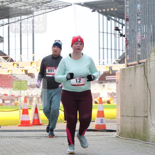 08.12.2024 - St. Pauli X-Mass-Run No. 14 H.Heesch http://msf.ph/oto/7499417 08.12.2024 10:09:41 Ziel 343, 2749, 2752, 12, 891 meine-sportfotos.de