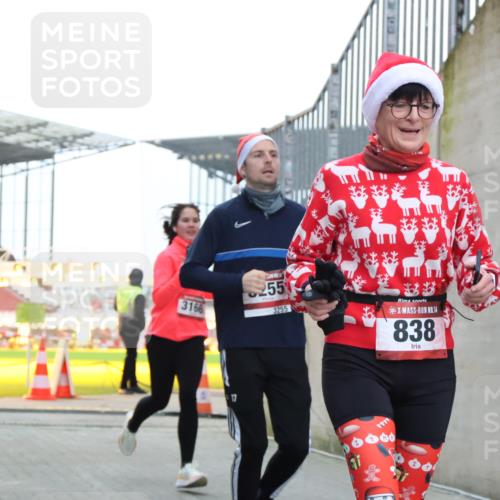08.12.2024 - St. Pauli X-Mass-Run No. 14 H.Heesch http://msf.ph/oto/7499429 08.12.2024 10:02:35 Ziel 588, 838, 1784, 2780, 2965, 3255, 3304, 838, 3255 meine-sportfotos.de
