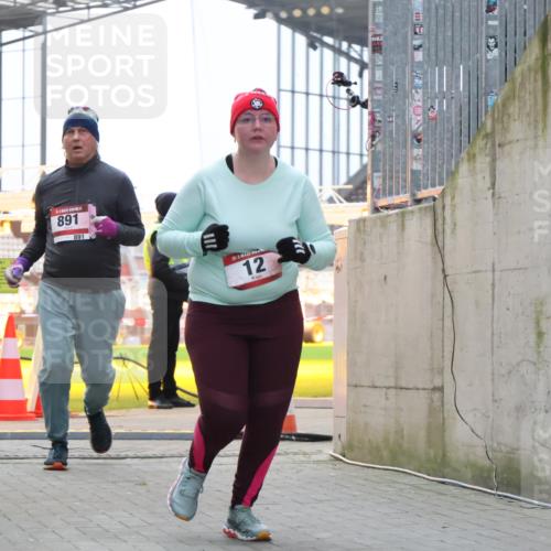 08.12.2024 - St. Pauli X-Mass-Run No. 14 H.Heesch http://msf.ph/oto/7499458 08.12.2024 10:09:41 Ziel 343, 2749, 2752, 12, 891 meine-sportfotos.de