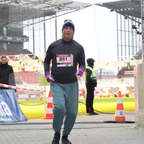 08.12.2024 - St. Pauli X-Mass-Run No. 14 H.Heesch http://msf.ph/oto/7499481 08.12.2024 10:09:43 Ziel 12, 343, 2749, 12, 891 meine-sportfotos.de