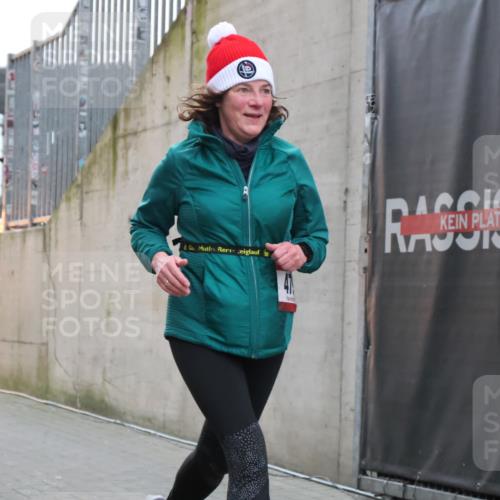 08.12.2024 - St. Pauli X-Mass-Run No. 14 H.Heesch http://msf.ph/oto/7499497 08.12.2024 10:02:46 Ziel 479, 838, 3255, 479, 604, 609 meine-sportfotos.de