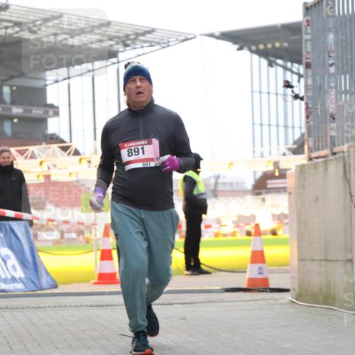 08.12.2024 - St. Pauli X-Mass-Run No. 14 H.Heesch http://msf.ph/oto/7499511 08.12.2024 10:09:43 Ziel 12, 343, 2749, 12, 891 meine-sportfotos.de