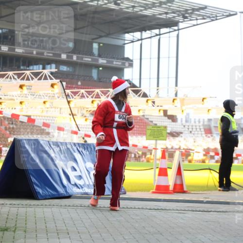 08.12.2024 - St. Pauli X-Mass-Run No. 14 H.Heesch http://msf.ph/oto/7499513 08.12.2024 10:02:49 Ziel 479, 3255, 187, 604, 609, 2211, 2334, 2371 meine-sportfotos.de