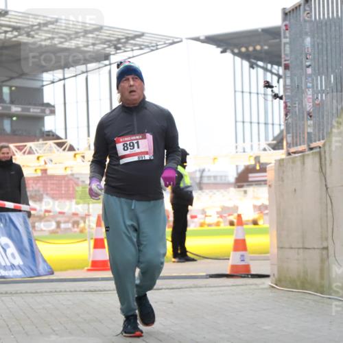 08.12.2024 - St. Pauli X-Mass-Run No. 14 H.Heesch http://msf.ph/oto/7499520 08.12.2024 10:09:43 Ziel 12, 343, 2749, 12, 891 meine-sportfotos.de