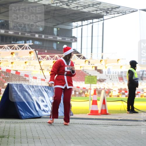 08.12.2024 - St. Pauli X-Mass-Run No. 14 H.Heesch http://msf.ph/oto/7499521 08.12.2024 10:02:49 Ziel 479, 3255, 187, 604, 609, 2211, 2334, 2371 meine-sportfotos.de