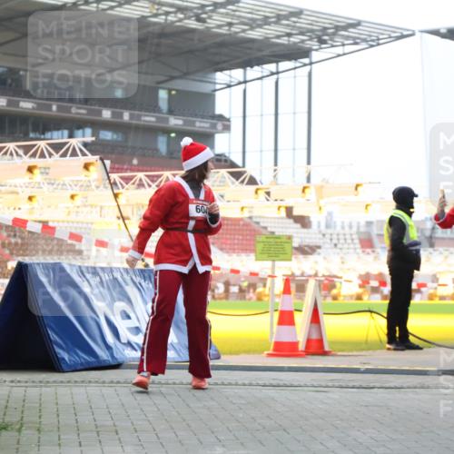 08.12.2024 - St. Pauli X-Mass-Run No. 14 H.Heesch http://msf.ph/oto/7499527 08.12.2024 10:02:49 Ziel 479, 3255, 187, 604, 609, 2211, 2334, 2371 meine-sportfotos.de