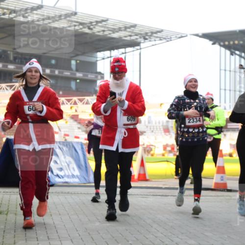08.12.2024 - St. Pauli X-Mass-Run No. 14 H.Heesch http://msf.ph/oto/7499552 08.12.2024 10:02:53 Ziel 479, 187, 604, 609, 1275, 2211, 2334, 2371, 2898 meine-sportfotos.de