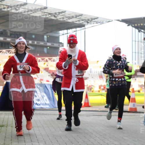 08.12.2024 - St. Pauli X-Mass-Run No. 14 H.Heesch http://msf.ph/oto/7499560 08.12.2024 10:02:53 Ziel 479, 187, 604, 609, 1275, 2211, 2334, 2371, 2898 meine-sportfotos.de