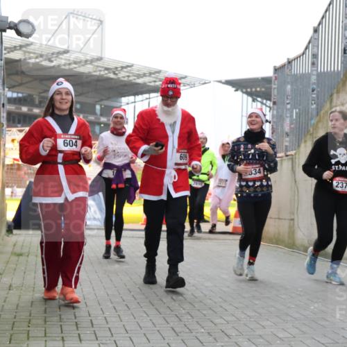 08.12.2024 - St. Pauli X-Mass-Run No. 14 H.Heesch http://msf.ph/oto/7499577 08.12.2024 10:02:54 Ziel 479, 604, 609, 187, 604, 609, 1275, 2211, 2334, 2371, 2898 meine-sportfotos.de