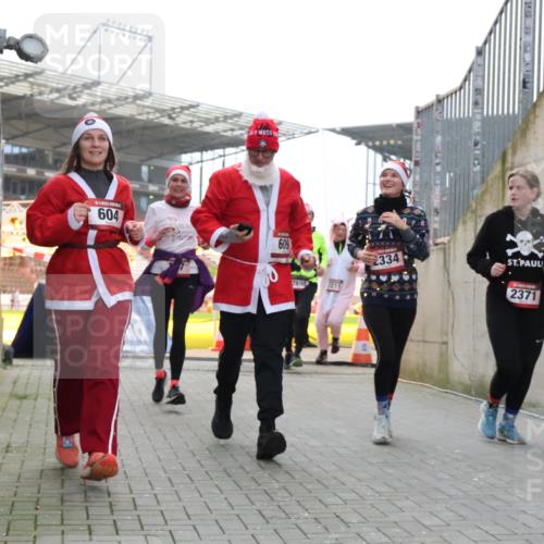 08.12.2024 - St. Pauli X-Mass-Run No. 14 H.Heesch http://msf.ph/oto/7499586 08.12.2024 10:02:54 Ziel 479, 604, 609, 187, 604, 609, 1275, 2211, 2334, 2371, 2898 meine-sportfotos.de