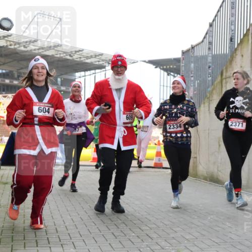 08.12.2024 - St. Pauli X-Mass-Run No. 14 H.Heesch http://msf.ph/oto/7499612 08.12.2024 10:02:54 Ziel 479, 604, 609, 187, 604, 609, 1275, 2211, 2334, 2371, 2898 meine-sportfotos.de