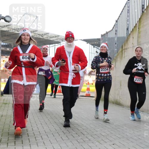 08.12.2024 - St. Pauli X-Mass-Run No. 14 H.Heesch http://msf.ph/oto/7499633 08.12.2024 10:02:54 Ziel 479, 604, 609, 187, 604, 609, 1275, 2211, 2334, 2371, 2898 meine-sportfotos.de