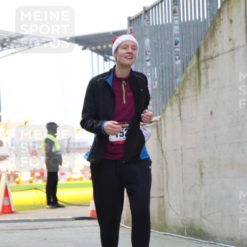 08.12.2024 - St. Pauli X-Mass-Run No. 14 H.Heesch http://msf.ph/oto/7499635 08.12.2024 10:09:50 Ziel 12, 891, 152 meine-sportfotos.de