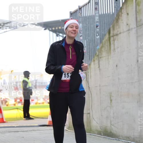 08.12.2024 - St. Pauli X-Mass-Run No. 14 H.Heesch http://msf.ph/oto/7499641 08.12.2024 10:09:50 Ziel 12, 891, 152 meine-sportfotos.de