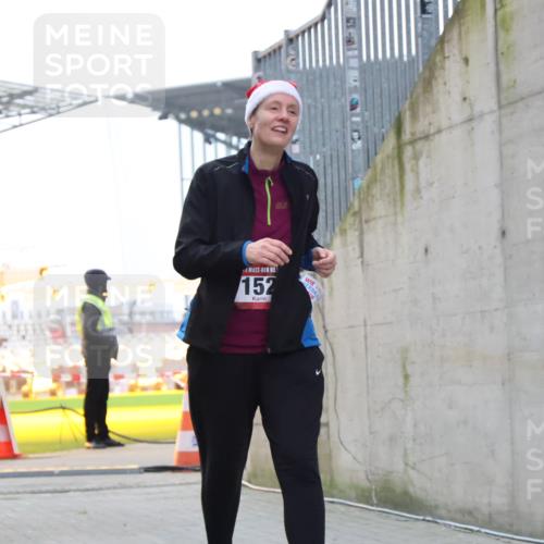 08.12.2024 - St. Pauli X-Mass-Run No. 14 H.Heesch http://msf.ph/oto/7499646 08.12.2024 10:09:50 Ziel 12, 891, 152 meine-sportfotos.de