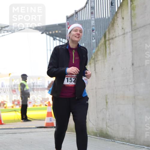08.12.2024 - St. Pauli X-Mass-Run No. 14 H.Heesch http://msf.ph/oto/7499651 08.12.2024 10:09:50 Ziel 12, 891, 152 meine-sportfotos.de