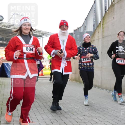 08.12.2024 - St. Pauli X-Mass-Run No. 14 H.Heesch http://msf.ph/oto/7499653 08.12.2024 10:02:55 Ziel 479, 604, 609, 2334, 2371, 187, 604, 609, 1275, 2211, 2334, 2371, 2898 meine-sportfotos.de