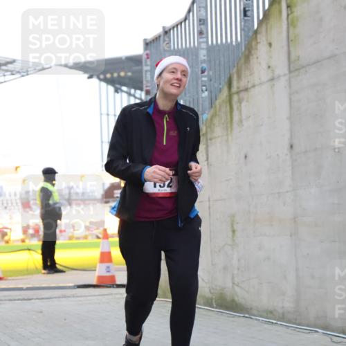 08.12.2024 - St. Pauli X-Mass-Run No. 14 H.Heesch http://msf.ph/oto/7499657 08.12.2024 10:09:50 Ziel 12, 891, 152 meine-sportfotos.de