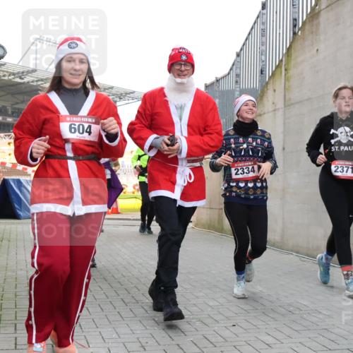 08.12.2024 - St. Pauli X-Mass-Run No. 14 H.Heesch http://msf.ph/oto/7499662 08.12.2024 10:02:55 Ziel 479, 604, 609, 2334, 2371, 187, 604, 609, 1275, 2211, 2334, 2371, 2898 meine-sportfotos.de